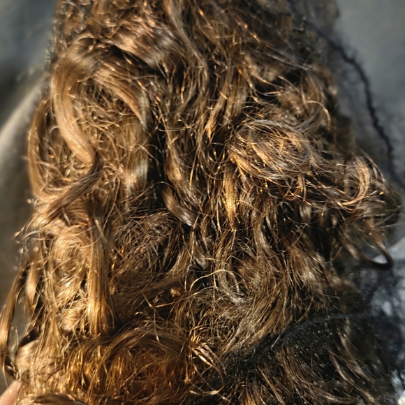 NEW IZIWIG 16" Curly Remy Human Hair Wig - #4 Chocolate Brown - Estate Piece - Picture 5 of 7